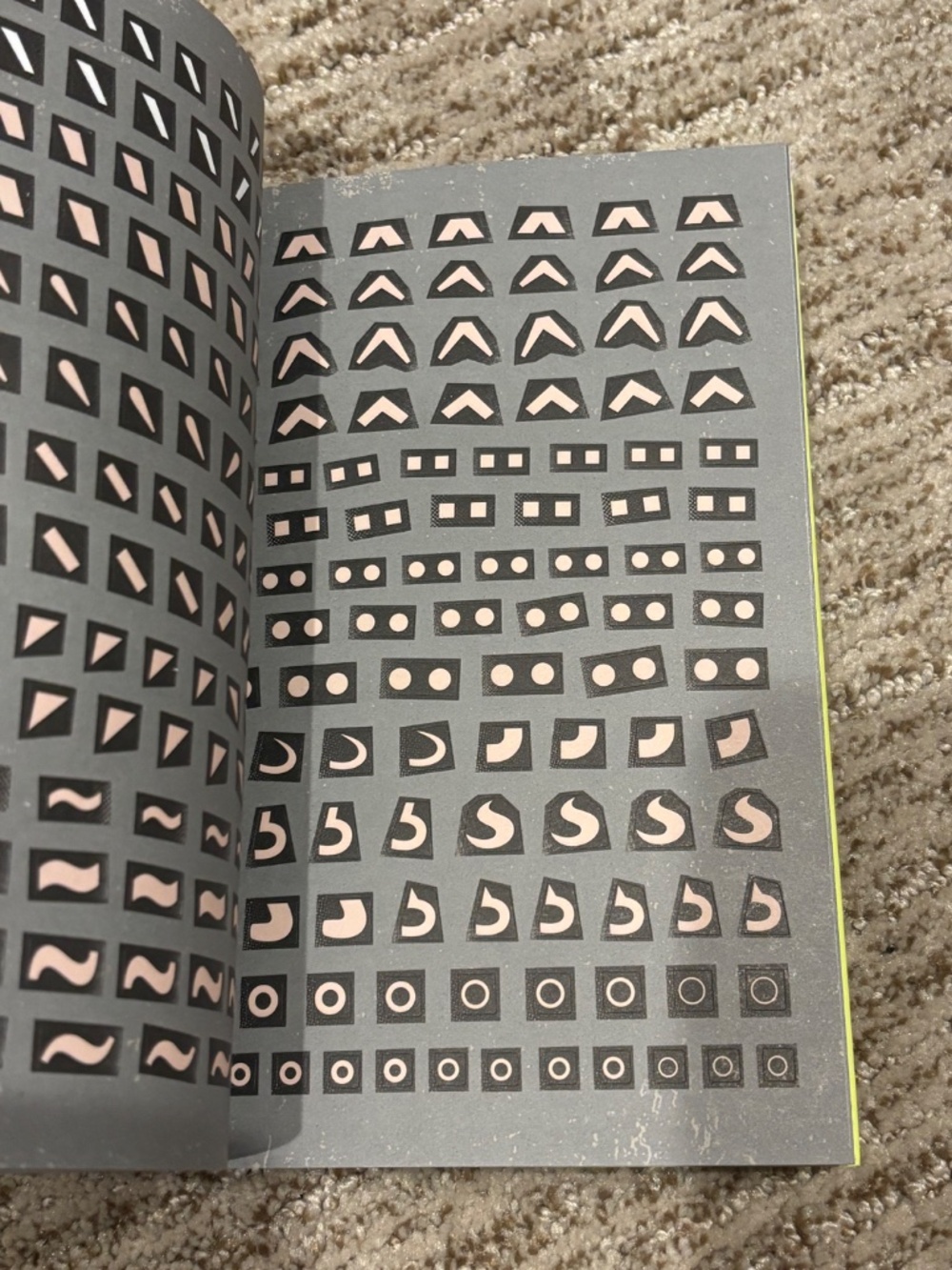 The Ransom Note Sticker Book (Over 2000 Alphabet Stickers) - Picture 7 of 8